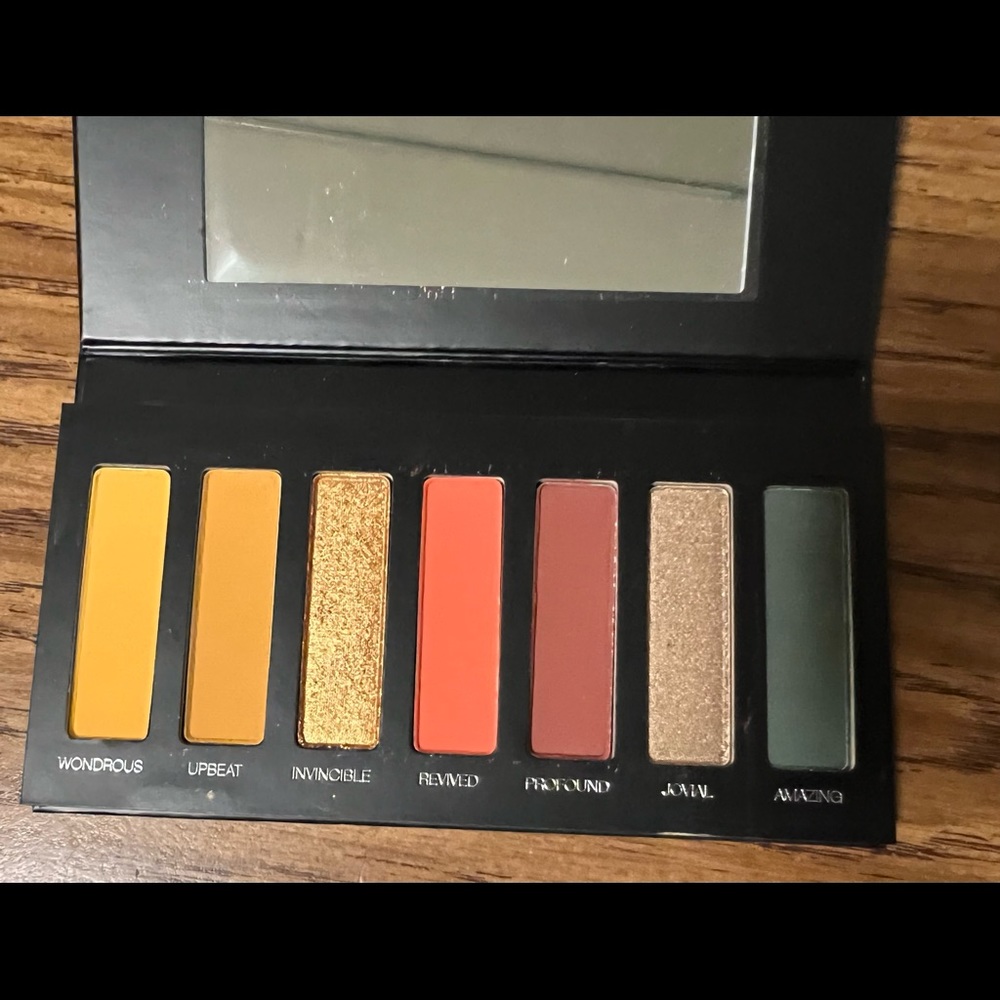 Younique Moodstruck Addiction Eye shadow palette #8. New in box
